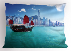 Hong Kong'da Bir Yelkenli Temalı Yastık Kılıfı