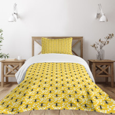 Pattern of Buzzing Flies Bedspread Set