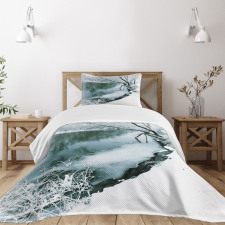 Winter Snowy Foliage Bedspread Set