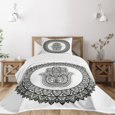 Traditional Art Style Bedspread Set