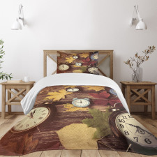 Clocks with Dry Leaves Bedspread Set