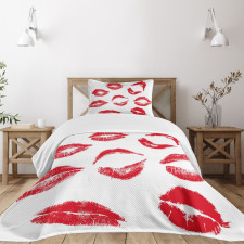 Different Red Kiss Marks Bedspread Set