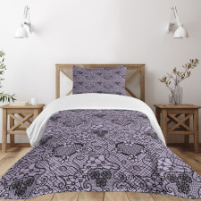 Feminine Victorian Motif Bedspread Set