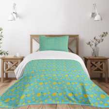 Minimalistic Tiny Design Bedspread Set