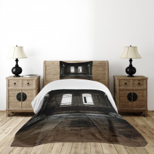 Wrecked Walls Bedspread Set