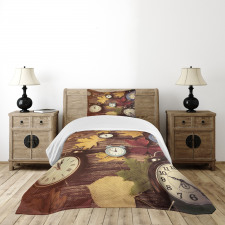 Clocks with Dry Leaves Bedspread Set