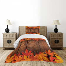 Leaves on the Wooden Board Bedspread Set