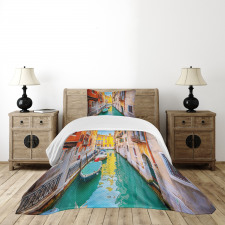 Vibrant Canal Gondolas Bedspread Set