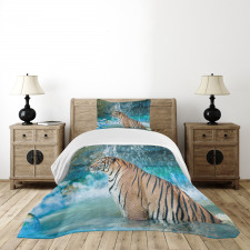 Feline Animal in Pond Bedspread Set