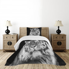 Intense Gaze of Hunter Bedspread Set