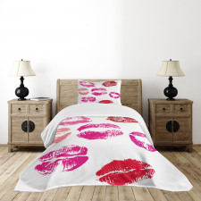 Grunge Looking Lipstick Bedspread Set