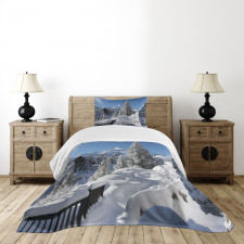 Winter Season in North Bedspread Set