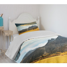 Mountain Grassland Sun Bedspread Set
