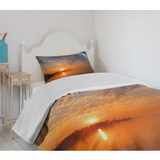 Skyline with Planet Sun Bedspread Set