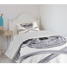 Vivid Skull Crossbones Bedspread Set