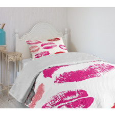 Grunge Looking Lipstick Bedspread Set