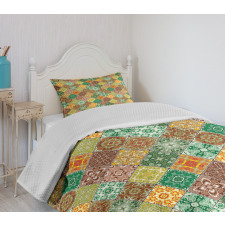 Traditional Vintage Tiles Bedspread Set