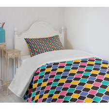 Interlinked Ogee Pattern Bedspread Set