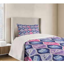 Vertical Sleeping Owls Bedspread Set