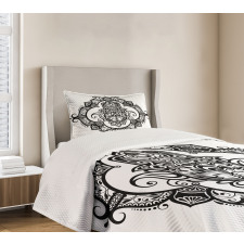 Curvy Antique Design Bedspread Set