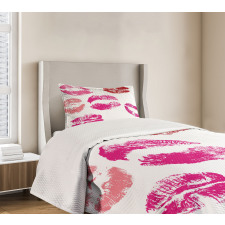 Grunge Looking Lipstick Bedspread Set