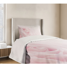 Close up Pink Flourish Bedspread Set