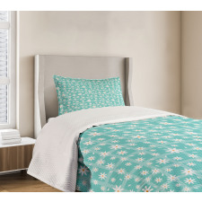 Cartoon Petals on Grid Bedspread Set