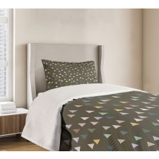 Simple Triangle Shapes Bedspread Set