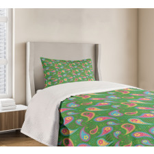 Teardrop with Curved Tip Bedspread Set