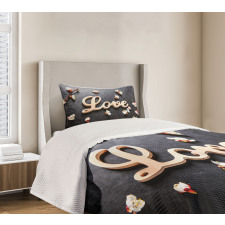 Love Sign Wooden Bedspread Set