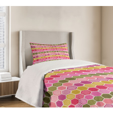 Hexagons and Dots Bedspread Set