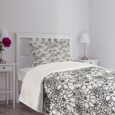 Monotone Graphical Bedspread Set