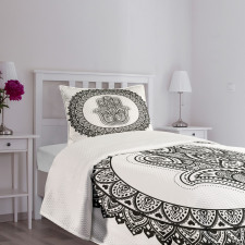 Traditional Art Style Bedspread Set