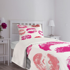 Grunge Looking Lipstick Bedspread Set