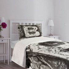 Aged B Cracks Effect Bedspread Set