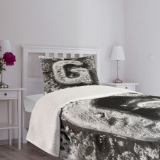 Capital Gothic Effect Bedspread Set