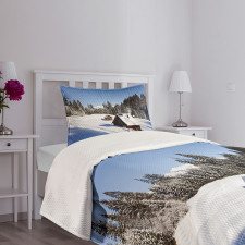 Log Cabins in Mountains Bedspread Set