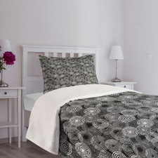 Superimposed Spirals Bedspread Set