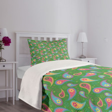 Teardrop with Curved Tip Bedspread Set