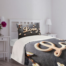 Love Sign Wooden Bedspread Set