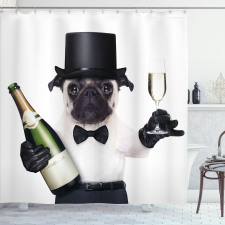 Pug Köpek Duş Perdesi Barmen Kılığında Papyonlu Minik Hayvan