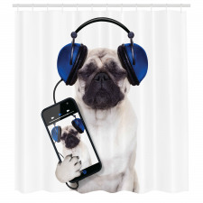 Pug Köpek Duş Perdesi Kulaklıkla Müzik Dinleyen Komik Hayvan 