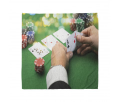 Kumar Bandana Poker Eline Bakan Oyuncu Yakın Çekim Görseli