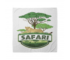 Safari Bandana Beyaz Arka Planda Aslan Çimler ve Ağaçlar