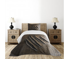 Wild Beast Claws Bedspread Set