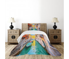 Vibrant Canal Gondolas Bedspread Set