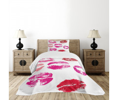 Grunge Looking Lipstick Bedspread Set