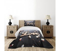 Love Sign Wooden Bedspread Set