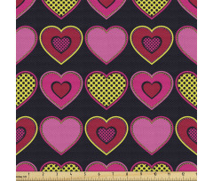 Romantik Parça Kumaş Siyah Fon Üzerindeki Kalpler Desenli Benek