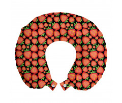 Çilek Boyun Yastığı Siyah Arka Plan Üzerinde Kırmızı Meyveler